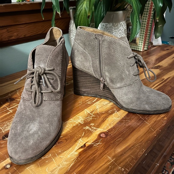 Lucky Brand grey size 7.5 suede heeled booties - Picture 5 of 5